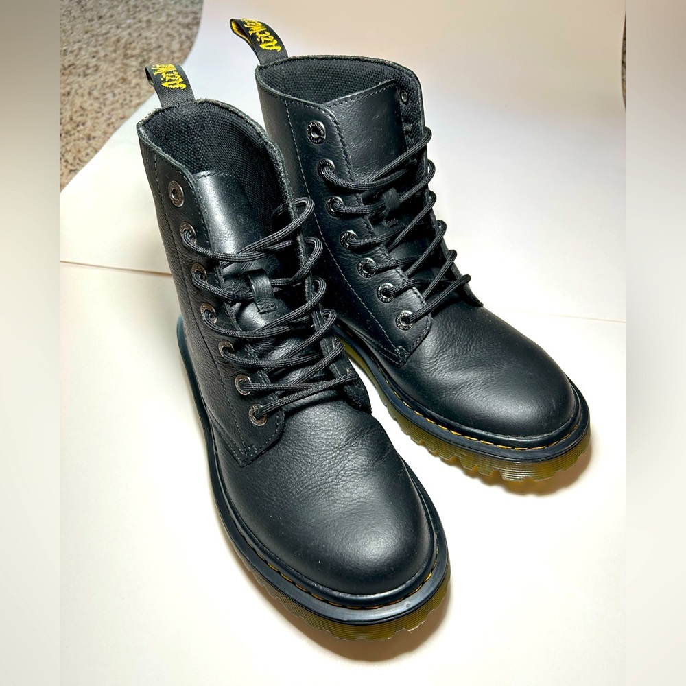 NWOT🌸Dr. Martens 1460 Slip Resistant Leather Lace Up Boots